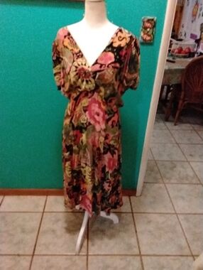 V-Neck Floral Midi Dress in Pink & Green